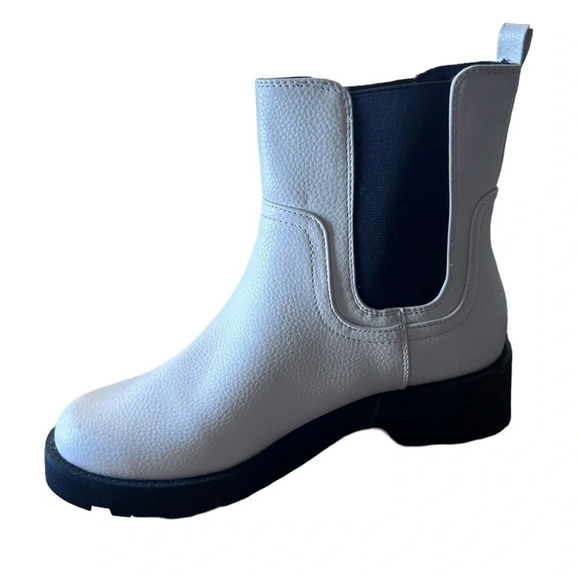 Old Navy Faux Leather Chelsea Boot size 9 - Picture 6 of 9